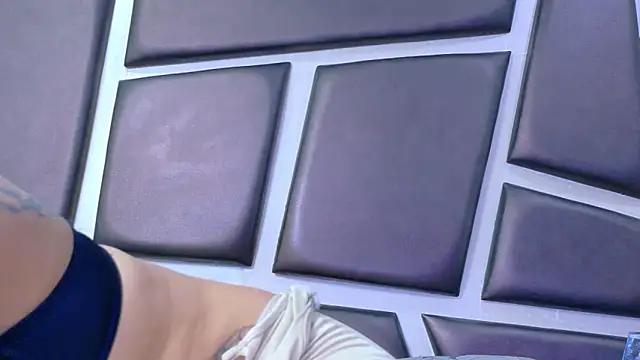 Snapshot of EmilieLake chatting on June 9, 9:04 pm EmilieLake online show from June 9, 9:04 pm
