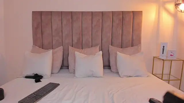 amber colliiins online show from February 13, 5:31 pm