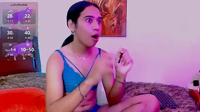 Ashleypetite  online show from October 22, 7:35 pm