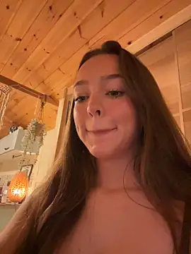Snapshot of LillieOlive chatting on September 20, 10:33 pm LillieOlive online show from September 20, 10:33 pm