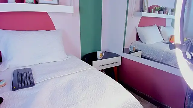 Snapshot of ValeryBoobs1 chatting on October 3, 12:46 pm ValeryBoobs1 online show from October 3, 12:46 pm