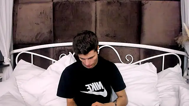 JackWolw online show from October 16, 7:20 am