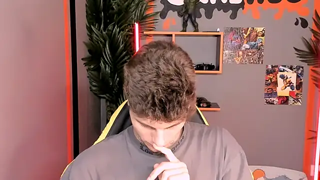 Snapshot of JackWolw chatting on October 25, 9:39 am JackWolw online show from October 25, 9:39 am