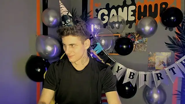 Snapshot of JackWolw chatting on October 28, 9:13 am JackWolw online show from October 28, 9:13 am