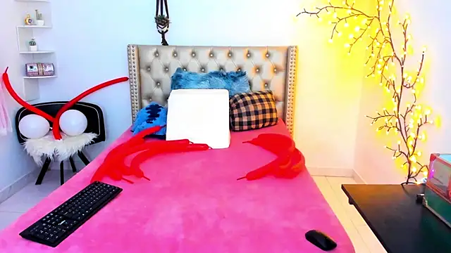 LenaStylesOA online show from October 17, 1:46 pm