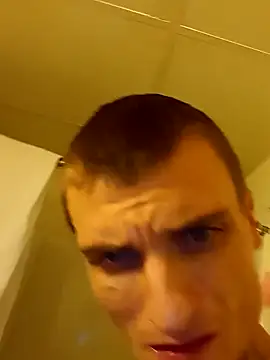 jizzyglizzy92 online show from February 10, 4:16 am