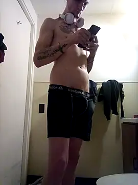 jizzyglizzy92 online show from March 3, 12:22 pm