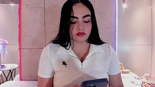 sofiiacarson online show from May 7, 7:41 pm