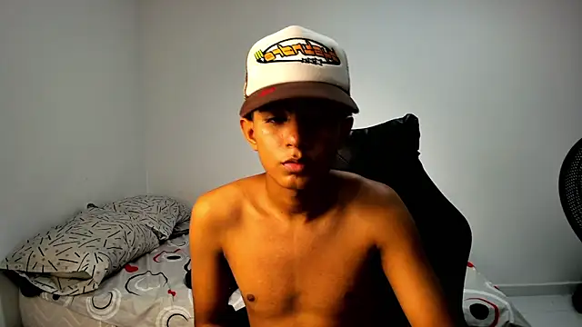 Snapshot of alluringangel0 chatting on September 16, 4:57 am alluringangel0 online show from September 16, 4:57 am