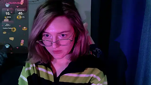 cute1stranger online show from September 9, 11:43 am