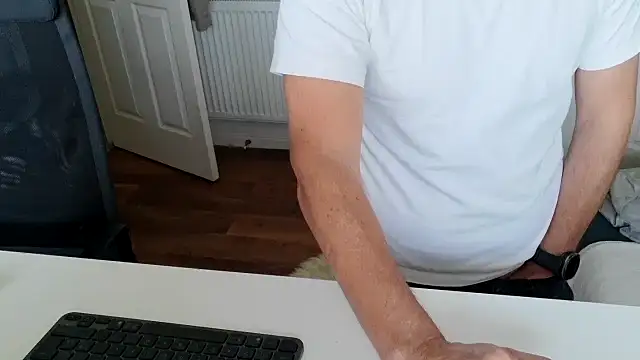 silvertongueduk1 online show from September 19, 9:22 am