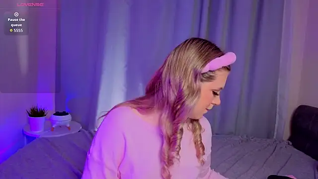 AliaBuerstatte online show from November 13, 7:02 pm