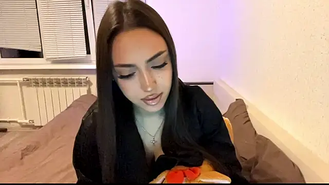 Snapshot of Leaf_Unto chatting on November 15, 2:24 pm Leaf Unto online show from November 15, 2:24 pm