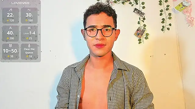 Snapshot of cute_sammy_1 chatting on October 1, 9:43 pm cute sammy 1 online show from October 1, 9:43 pm