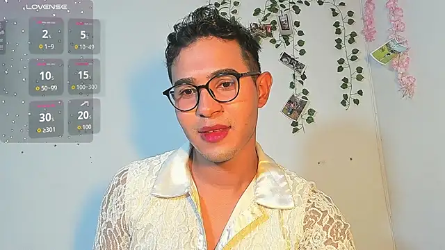 Snapshot of cute_sammy_1 chatting on October 2, 10:22 am cute sammy 1 online show from October 2, 10:22 am