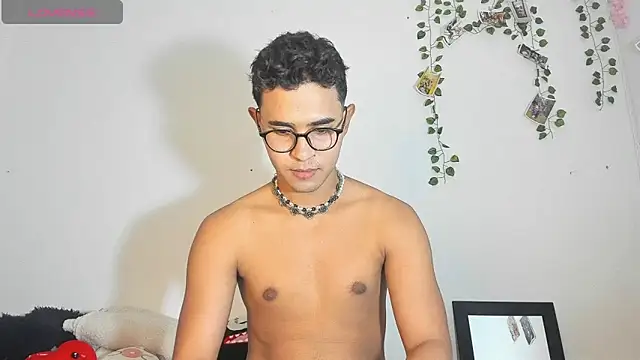 Snapshot of cute_sammy_1 chatting on October 6, 7:22 pm cute sammy 1 online show from October 6, 7:22 pm