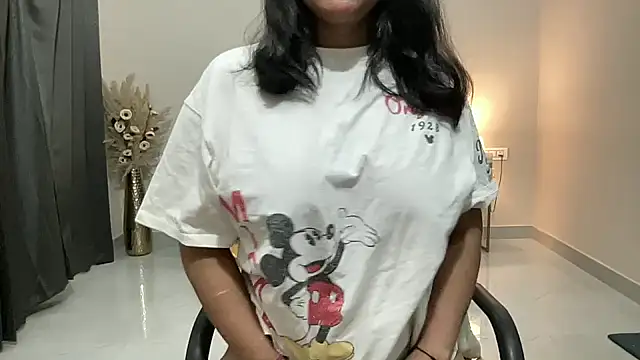 Snapshot of piyassi__divya chatting on June 24, 5:34 pm piyassi divya online show from June 24, 5:34 pm