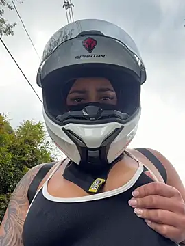 AlannaEvons online show from March 17, 7:17 pm