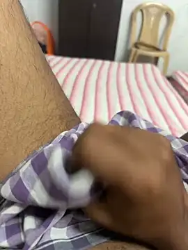 Snapshot of usermood2000 chatting on January 7, 6:27 am usermood2000 online show from January 7, 6:27 am