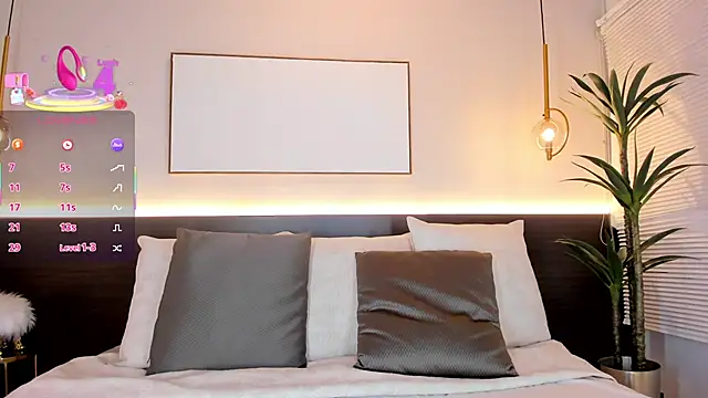 Snapshot of SolAvelar chatting on October 25, 3:58 am SolAvelar online show from October 25, 3:58 am