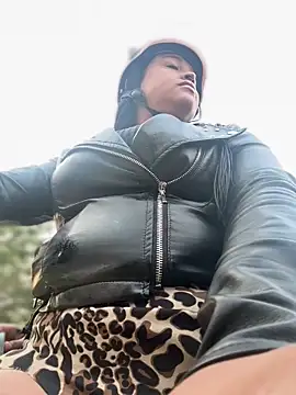 -Mia1 online show from March 25, 12:00 pm