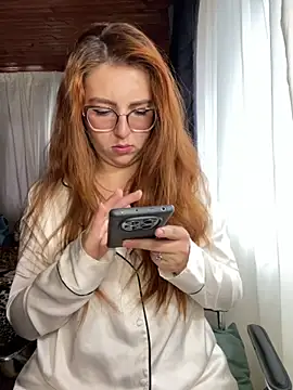 CoraVibes online show from April 27, 12:14 pm