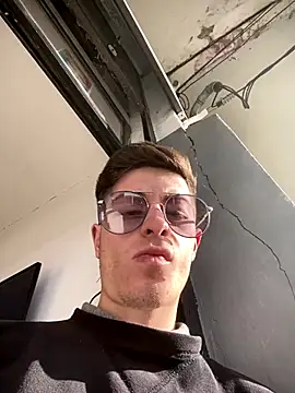 Newbrian20 online show from October 8, 8:06 pm