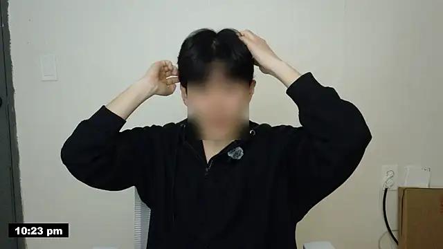 Snapshot of min9811 chatting on April 6, 1:23 pm min9811 online show from April 6, 1:23 pm