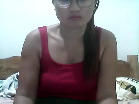 Snapshot of nathalie0045 chatting on May 19, 10:27 pm nathalie0045 online show from May 19, 10:27 pm