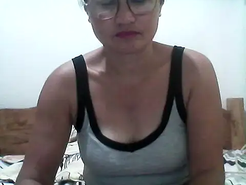 Snapshot of nathalie0045 chatting on June 4, 10:49 pm nathalie0045 online show from June 4, 10:49 pm