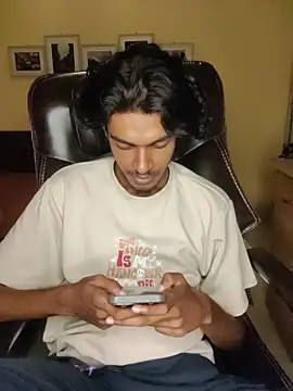 Snapshot of thecatfish chatting on November 1, 5:26 pm thecatfish online show from November 1, 5:26 pm