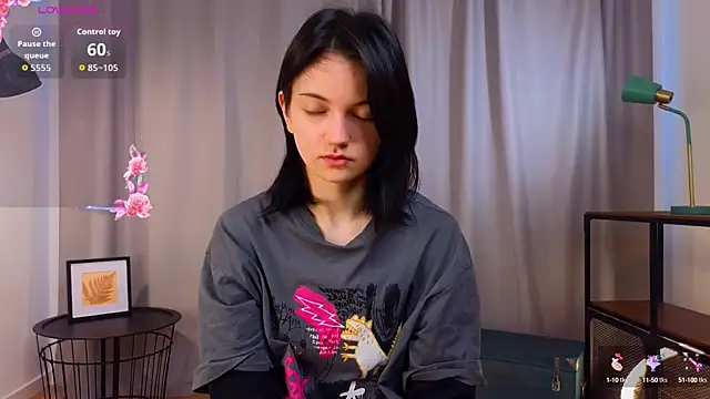 Snapshot of PamilaGrassle chatting on October 4, 3:04 am PamilaGrassle online show from October 4, 3:04 am