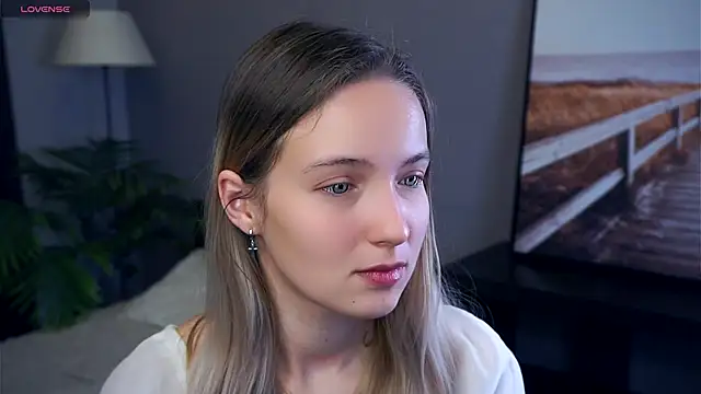 HongTomczak online show from September 18, 7:21 am