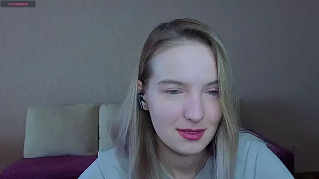 HongTomczak online show from March 18, 7:44 am