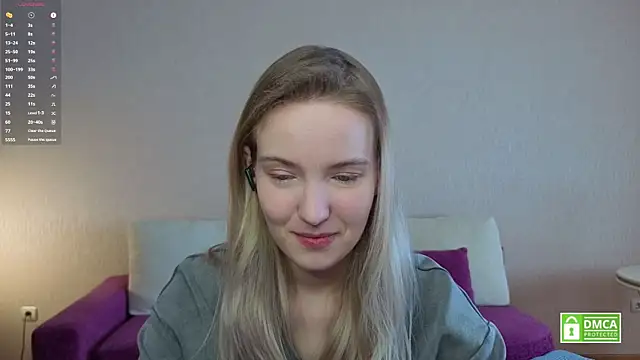 HongTomczak online show from May 7, 6:41 am