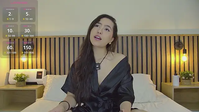 Snapshot of emma_morales_ chatting on October 21, 11:44 am emma morales online show from October 21, 11:44 am