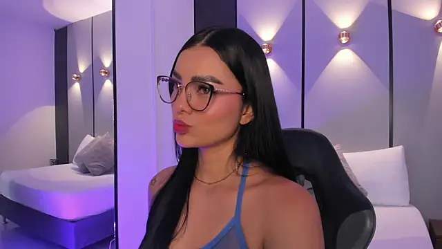 Snapshot of emily_tolson chatting on June 22, 9:45 pm emily tolson online show from June 22, 9:45 pm