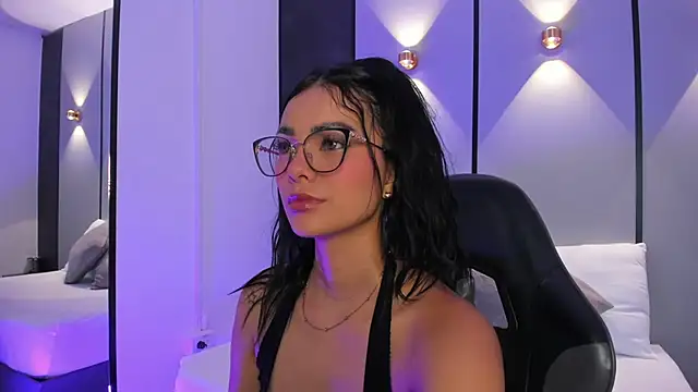 Snapshot of emily_tolson chatting on June 25, 7:18 pm emily tolson online show from June 25, 7:18 pm