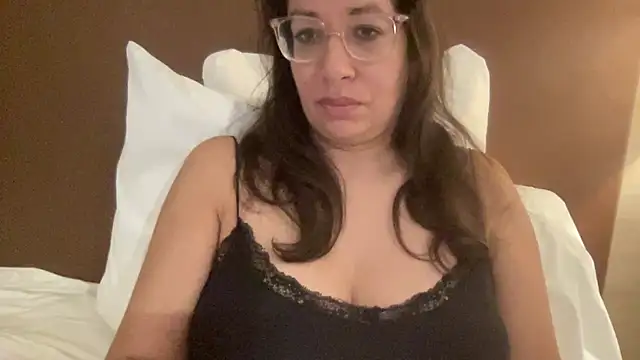 Snapshot of RosaFreya chatting on July 12, 6:26 am RosaFreya online show from July 12, 6:26 am