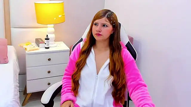 Snapshot of EimmyJones chatting on October 25, 3:03 am EimmyJones online show from October 25, 3:03 am