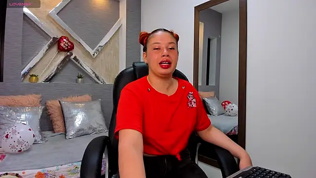 Snapshot of roxana_santini chatting on October 2, 2:35 pm roxana santini online show from October 2, 2:35 pm