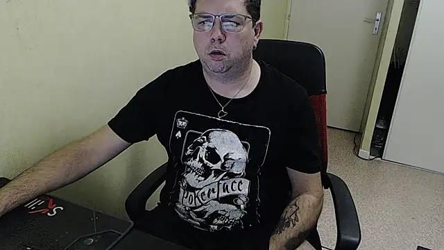 blueandwhite1 online show from December 5, 3:39 pm