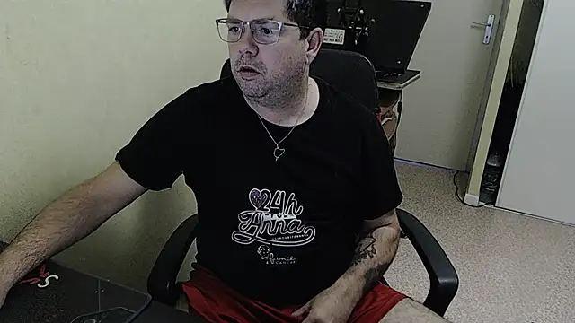 blueandwhite1 online show from December 20, 3:31 pm