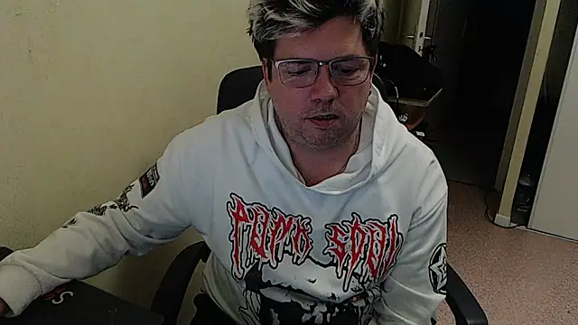 blueandwhite1 online show from January 7, 9:46 pm