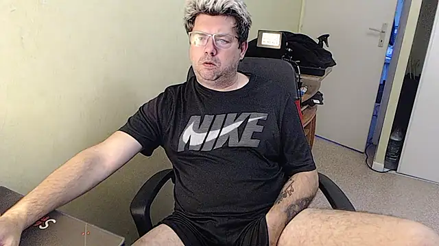 blueandwhite1 online show from January 11, 8:11 am