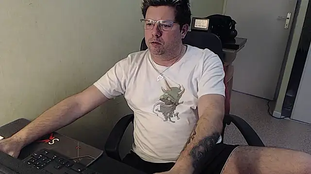 blueandwhite1 online show from January 16, 3:35 pm