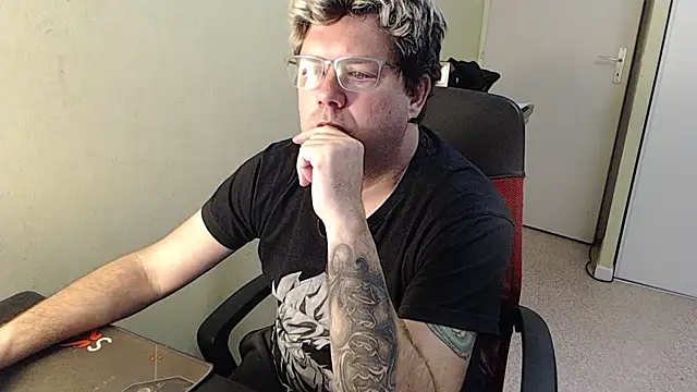 blueandwhite1 online show from January 27, 4:43 pm