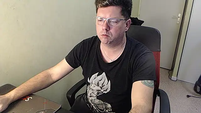 blueandwhite1 online show from January 28, 9:19 pm