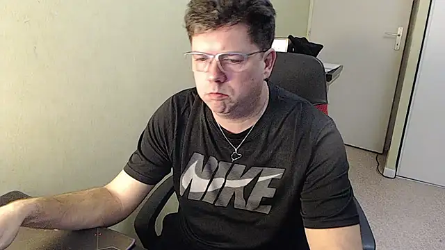 blueandwhite1 online show from January 31, 10:10 pm