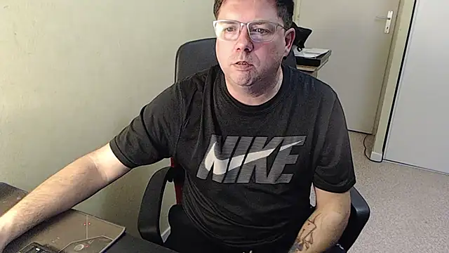 blueandwhite1 online show from February 1, 9:19 pm